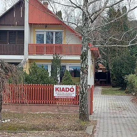 Ezuestparti Nyaralo בית נופש *