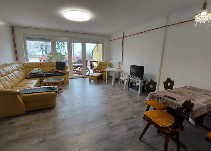 Ezuestparti Nyaralo 펜션